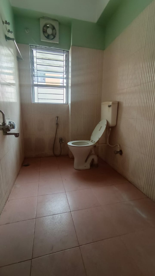 Unfurnished 3bhk in down town hospital, GS Road, Bormotoria, Guwahati, Assam, India for Rent